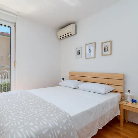 Sunny Terrace - Zulim, Τρογκίρ